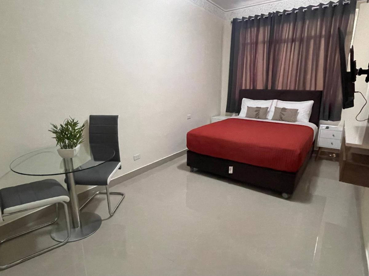 Hotel Calmelia 皮乌拉 外观 照片