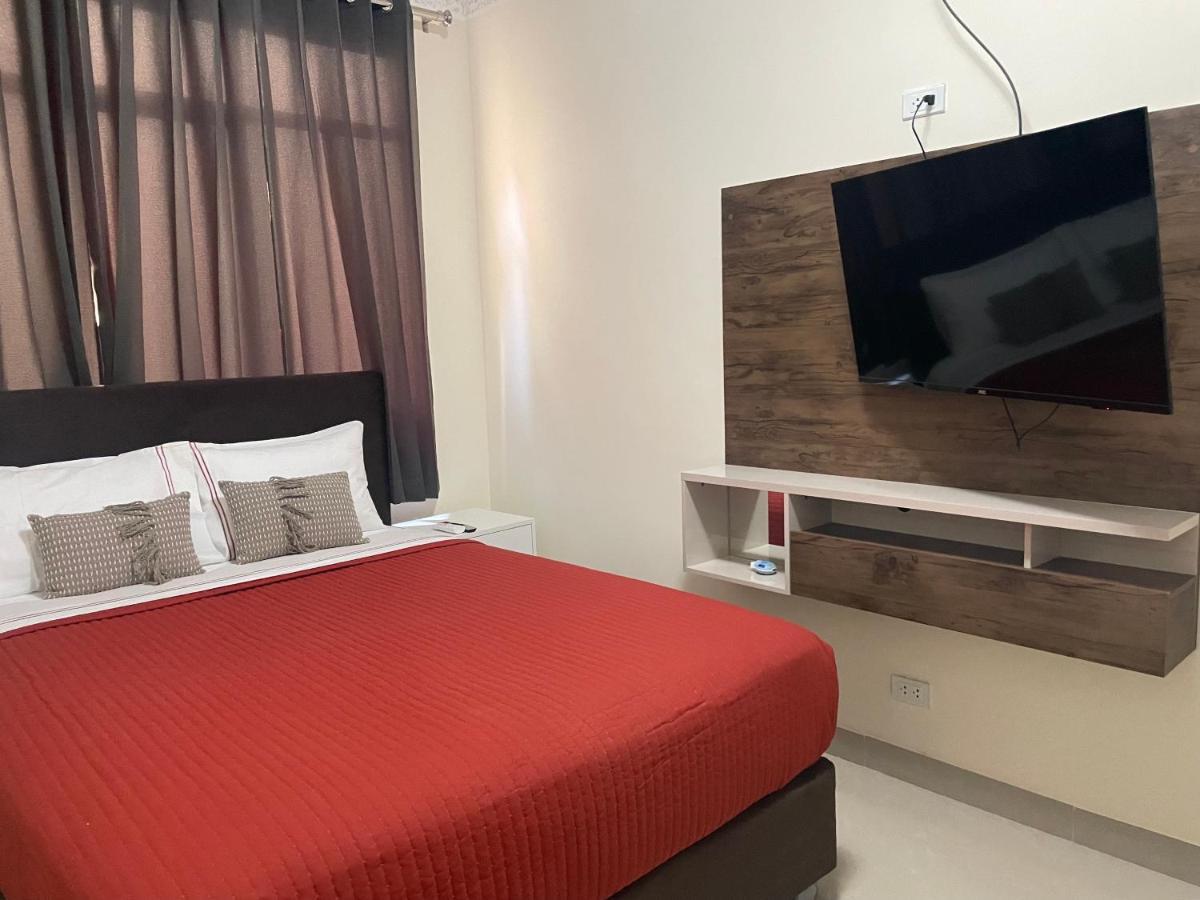 Hotel Calmelia 皮乌拉 外观 照片