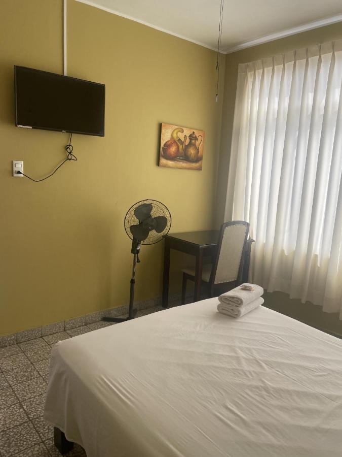 Hotel Calmelia 皮乌拉 外观 照片