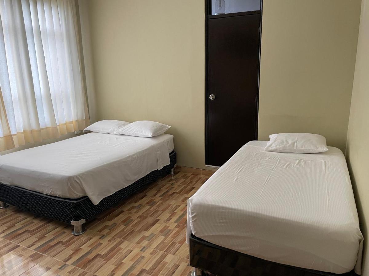 Hotel Calmelia 皮乌拉 外观 照片