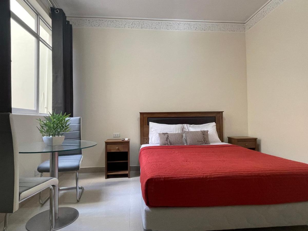 Hotel Calmelia 皮乌拉 外观 照片