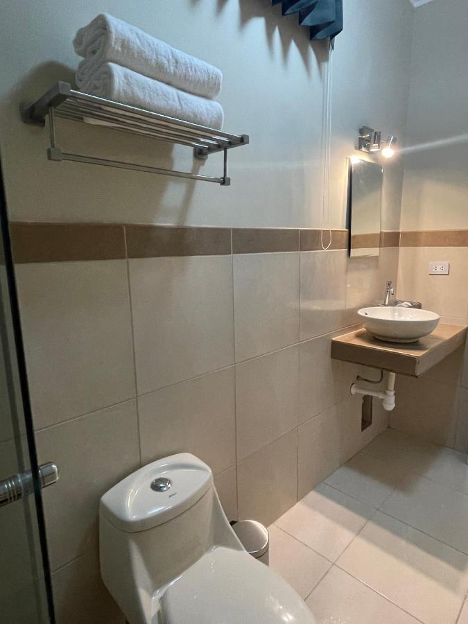 Hotel Calmelia 皮乌拉 外观 照片